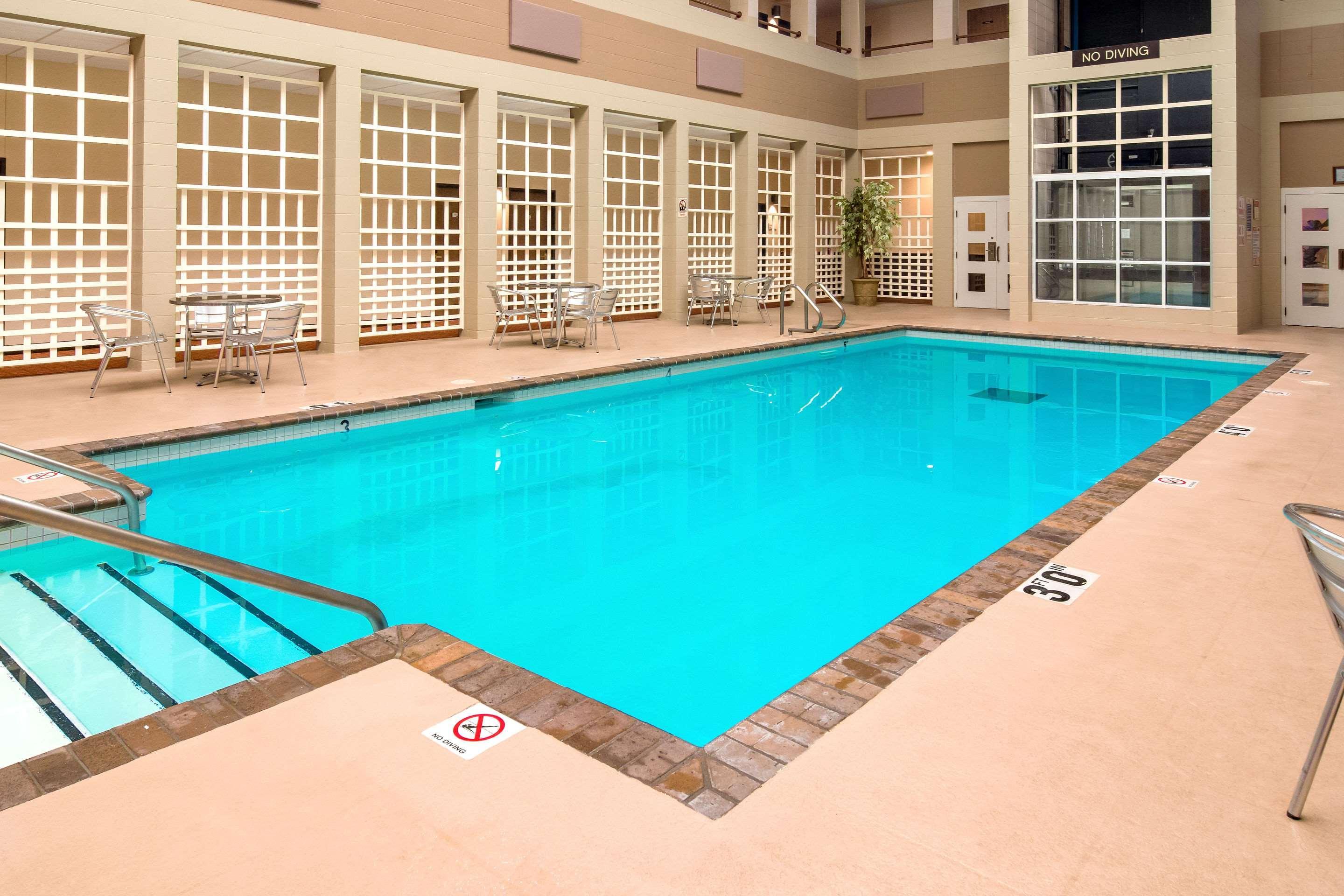 Virginia Quality Inn & Suites מראה חיצוני תמונה